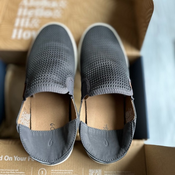 OLUKAI Pehuea Slip on shoes Size 8.5 in Pavement color - Picture 4 of 9